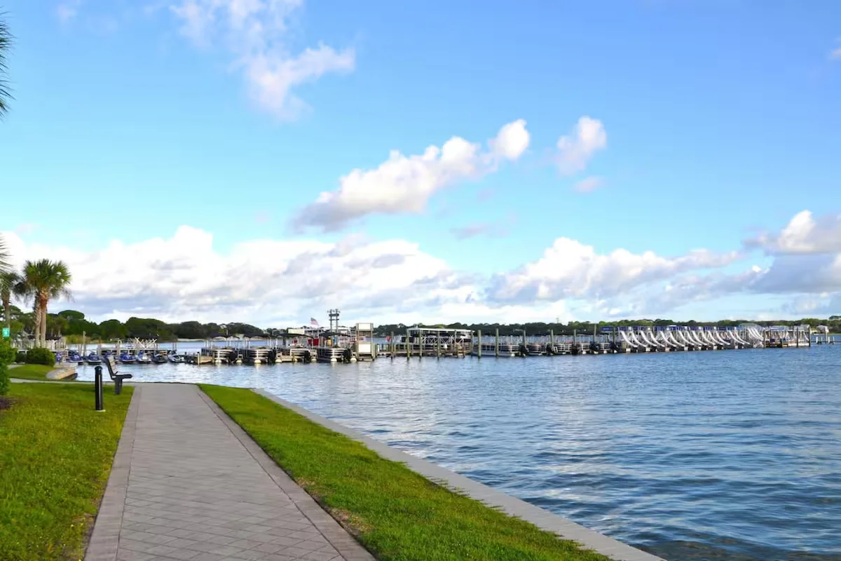 Stroll the bayside